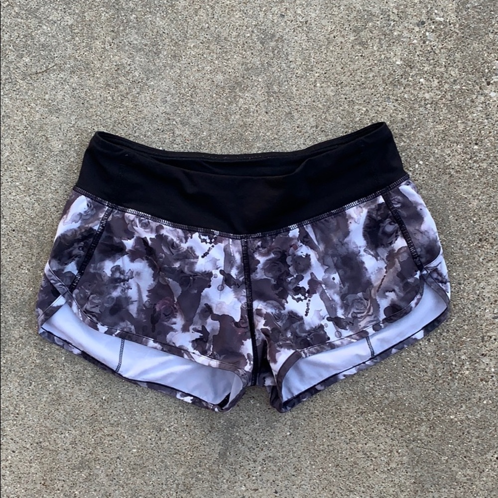 Lululemon black/white tie dye speed up short